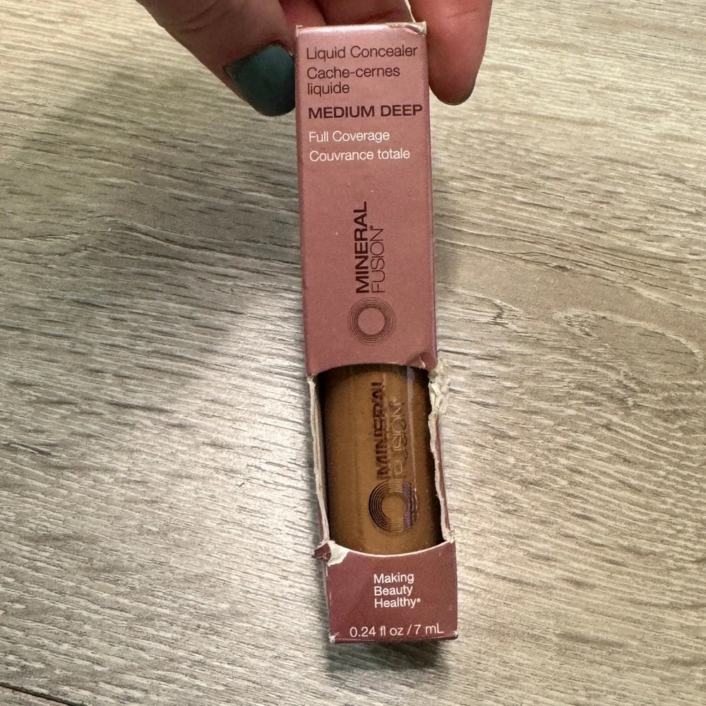 NIB Mineral Fusion Liquid Concealer Medium Deep Full Coverage 0.24 fl oz 7mL